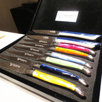 エクアトゥール - ライヨールのナイフを選べます