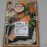 コモディイイダ - 料理写真:コモディイイダ 北葛西店 鮭のっけ盛り弁当 税込430円 包装形態