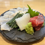 四谷 うえ村 - まだありました♡天然虎河豚！は鮟肝ポン酢で。鯨の尾の身(ウメー！)とイカは山葵醤油で。