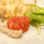 味乃しゅうか - 白魚イカダ揚げ道産アスパラ添～あまおうタルタルソース