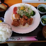 定食屋 福幸 - 日替り定食(油淋鶏)副菜が付いて美味しい