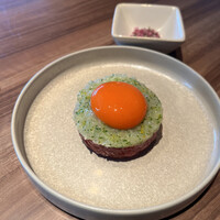 焼肉うしごろ 新宿三丁目店 - 富山産白エビの和牛ユッケ