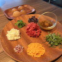 焼肉うしごろ 新宿三丁目店 - エスニック和牛タルタル　パニプリ添え　