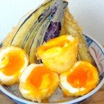 Tenpura Nonoka - 『室伏天丼』(いか￥120、半熟たまご￥120×2、なす￥90、かぼちゃ￥90、ごぼう￥90、しん玉￥90)たれかけ御飯(大盛)￥250　合計￥970