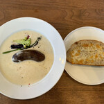 qiho - ランチ「スープ」（この日はジャガイモのポタージュ）とカンパーニュ