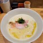 らーめんMAIKAGURA - 白トリュフオイル香る鶏白湯麺