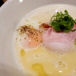 らーめんMAIKAGURA - 白トリュフオイル香る鶏白湯麺