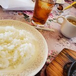 霜降牛ステーキ千 - 烏龍茶は50円