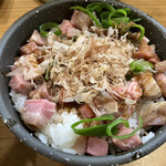 極麺 青二犀 - 生姜風味のレアなチャーシュー丼350円　オススメ！