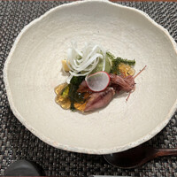 やすい - ホタルイカ、うみぶどうの出汁ジュレがけ