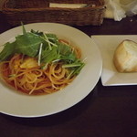 cafe 晴 Ronee - 「パスタランチＡ」のパスタ＆パン