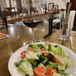 Arte - キャンティクラシコと野菜サラダ