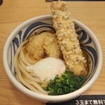 麺匠 釜善 - とりちくわ天うどん（ひやあつ）（小）（小盛以下は温泉卵サービス）