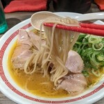 らあめん 広 - ザクッと歯切れのよい麺