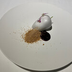 ラ・ヴァガボンド - ギモーヴ…愛知県産くぼ苺農園の紅ほっぺ　マシュマロに似たギモーヴ　プアール茶のアイス