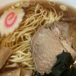 食事処 あじげん - 麺は少しちじれの普通タイプ