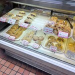 村島パン店 - ショーケース②