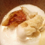 エクアトゥール - オードブル　真鱈の白子プリン　その白子とオマール海老のソテー　塩漬けした真鱈のソース