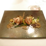 エクアトゥール - ヴィアンド　国産ウズラとラングスティーヌのファルシ　コニャックと赤ワインのソース