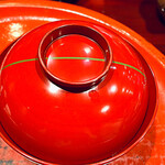 草喰 なかひがし - ✽ 煮物椀です。緑の線は野原に広がっていく緑の幕開けを表現しているとの事。　　　　