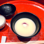 草喰 なかひがし - ✽ 白味噌お椀…中に栃餅と、寒さに耐え抜いた大きくなれなかった白蕪赤蕪は立雛に見立てていて辛子をのせて。