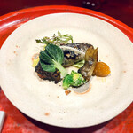 草喰 なかひがし - ✽ 渓流の川開きでイワナ焼。頭にはターサイを掛けて、大将曰く頭はバリバリ、骨はボリボリ、尾はピチピチ、身はホコホコと。春キャベツの芽キャベツ。セリも添えて。煎り酒、金柑にみかんのジャムを詰めて。