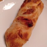 Comme’N TOKYO 本店 - コムン流ミルクフランス350円：表面に塩がまぶされていること、ほんのり甘みをつけたバターといった感じのクリーム
                                から、かなりあっさり。