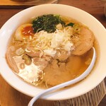 もちづき - でも食うと、うまい。たしかに有名店と比べるとすこーーーーしだけ調整甘い部分あるかもしれませんが、誤差のレベル。全然うまいんですけど。