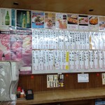 信濃路 - 壁面はメニューがいっぱいだ