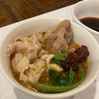 石鍋のぐち 白金邸 - コレがクセになります。タマゴタレに食べる辣油や腐乳、ニンニク等をいれた逸品。肉追加とかしちゃいます。酒がススムくん