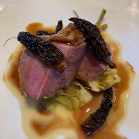 RISTORANTE IL NODO - 蝦夷豚を切り分けて