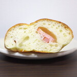 はなぱん - 男気ある感じのベーコン（笑）生地は硬すぎず柔らかすぎず、ほど良いハード感