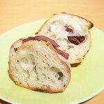 はなぱん - 鹿肉ロースト・ゴルゴンゾーラ（￥600）。地元産の伊豆鹿は、意外なほど柔らかくてクセも無し