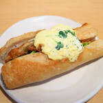 はなぱん - タルタルソースではなく、自家製タマゴサラダというのも、ひとひねり効いた構成