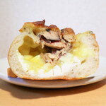 はなぱん - スモークの薫りが素晴らしい！ プロセスチーズとクリームチーズ、二段構えでリッチ感たっぷり♪