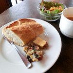 イル・ブルスケッタ - パン、サラダ、スープが付きます