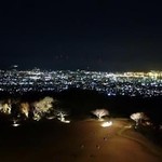 アッパーラウンジ - ラウンジ内のテラスからの夜景