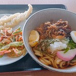 セルフうどん屋 - 料理写真:肉ぶっかけうどんと天ぷら　穴子がお得！