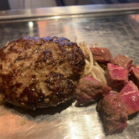 くずし鉄板 あばぐら 神田店 - ◆ あばぐら昼御膳　2500円
                    黒毛和牛100%ハンバーグと厳選黒毛和牛ステーキセット
                    黒毛和牛ハンバーグ180gと黒毛和牛ステーキ御膳　50g