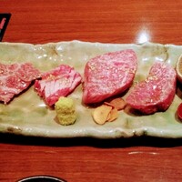 和牛焼肉KIM - 向かって右からヒレ、サーロイン、中落ち、ハラミの塩4種