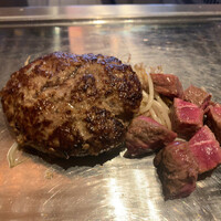 くずし鉄板 あばぐら 神田店 - ◆ あばぐら昼御膳　2500円
                    黒毛和牛100%ハンバーグと厳選黒毛和牛ステーキセット
                    黒毛和牛ハンバーグ180gと黒毛和牛ステーキ御膳　50g