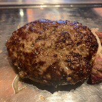 くずし鉄板 あばぐら 神田店 - ◆ あばぐら昼御膳　2500円
                    黒毛和牛100%ハンバーグと厳選黒毛和牛ステーキセット
                    黒毛和牛ハンバーグ180gと黒毛和牛ステーキ御膳　50g