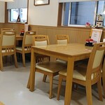 Youshoku Futaba - 店内