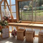 うなぎ 横輪おりおり - イートインスペースの小屋内