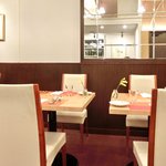 アフェット - <'13/02/06撮影>店内のテーブル席の風景です