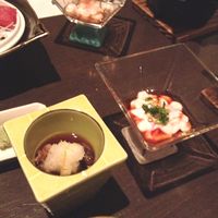 ひしの寿司 - 5000円のコース。左はナマコ。右は白子。