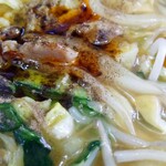 進来軒 - 具、ラー油、胡椒アップ