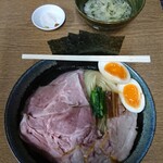 王者-23 - 昆布水つけ麺(塩・特盛)と、盛りチャーシュー