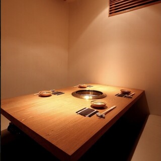 ご接待や友人ご家族での会食におすすめの掘りごたつの個室4〜6名様席
