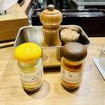 自家製麺 つきよみ - 後半に辛八房を少々使用。ピリッと味が引き締まる。